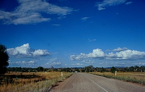 Dia TOP-Scan, Beispiel 2: Landstrasse unter Wolken